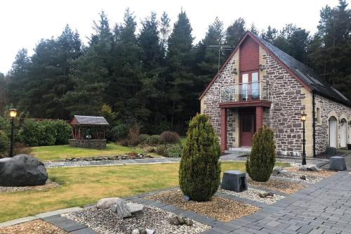 Blair Drummond Apartment | Struan Coach house in gated residence