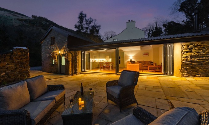 Ballaugh Cottage | Struan Thie Barn - sleeps 2 guests in 1 bedroom