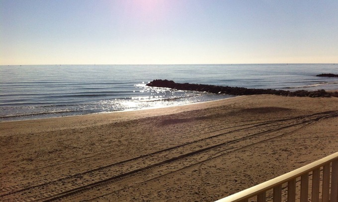 Palavas-les-Flots Apartment | Studio 1st line on the sand at Palavas
