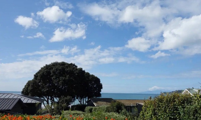 Onetangi Apartment | Studio 2 By the Beach