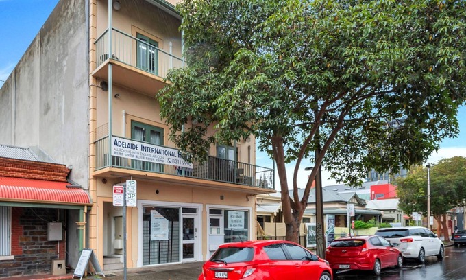 Adelaide Central Business District Cabin | Studio 7 - Wright Lodge