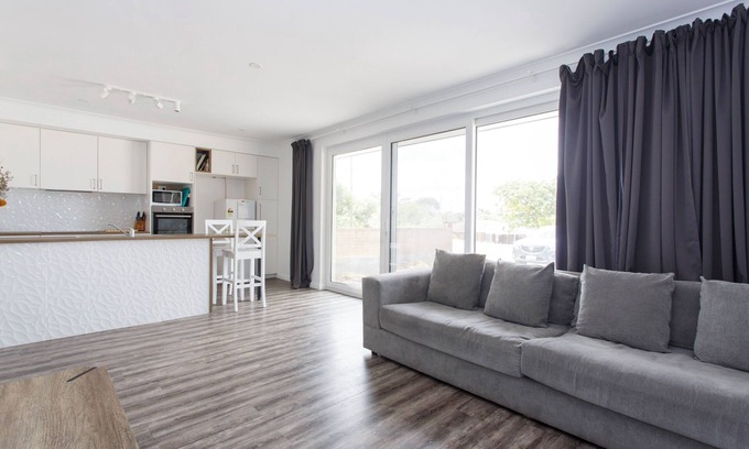 Hamilton Hill Apartment | Studio 8 Hamilton Hill