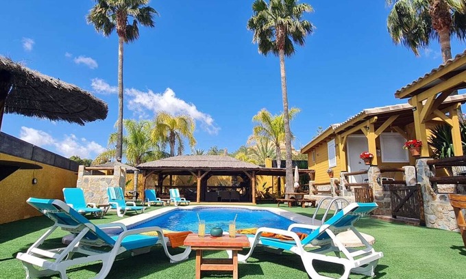 Hoya de los Patos Apartment | Studio 'Altea' with Shared Pool, Wi-Fi and Air Conditioning