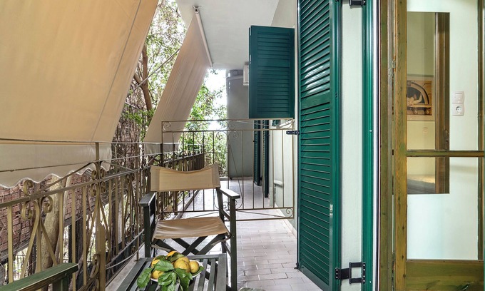 Nikiana Apartment | Studio Apartment 'Old Boat Double Studio 2' with Sea View, Wi-Fi and Air Conditioning
