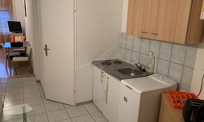Neulerchenfeld Apartment | Studio apartment right in front of the subway