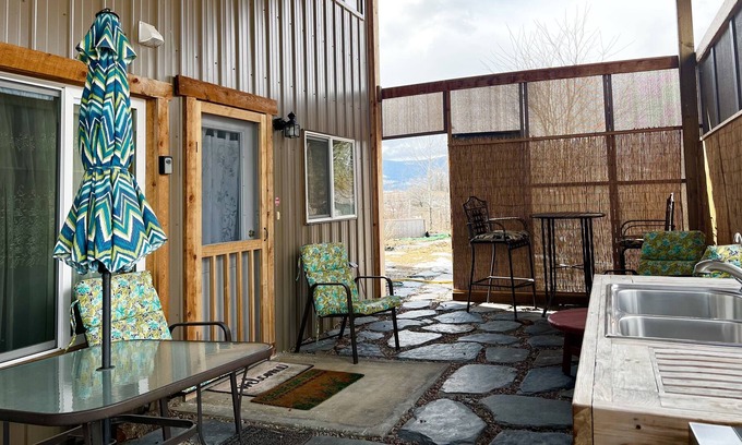 Hot Springs Apartment | Studio apartment stunning views near hot springs!
