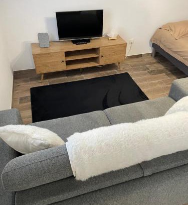 Scionzier Apartment | Studio bien situé & tout équipé dans une maison
