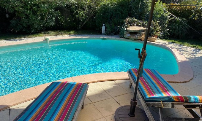 Serignan-du-Comtat Apartment | Studio bord de piscine