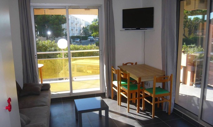 Le Port Apartment | Studio Cabin with Large Terrace 300m from the Beach