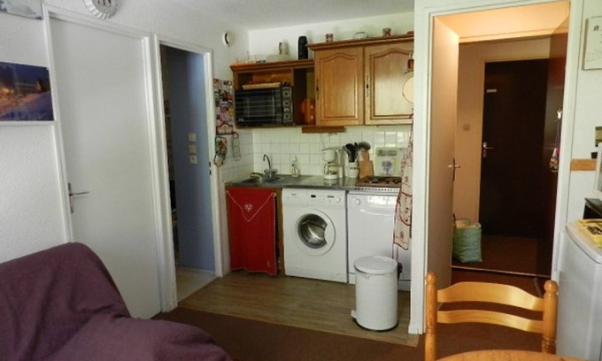 Le Pleynet Apartment | Studio cabin for 4 near slopes, balcony, parking, pets allowed