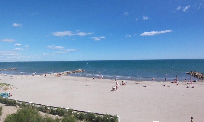 Carnon-Plage Apartment | Studio cabin sea view with private parking - sleeps 3