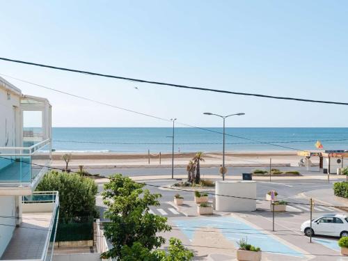 Narbonne-Plage Apartment | Studio cabine à 20m de la plage avec balcon et parking à Narbonne-Plage - FR-1-409-140