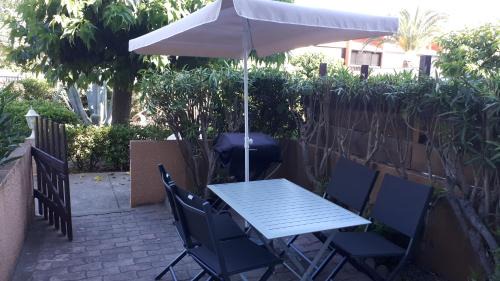 Port Rive Gauche Apartment | Studio cabine avec jardinet à 30 m de la plage, au calme.