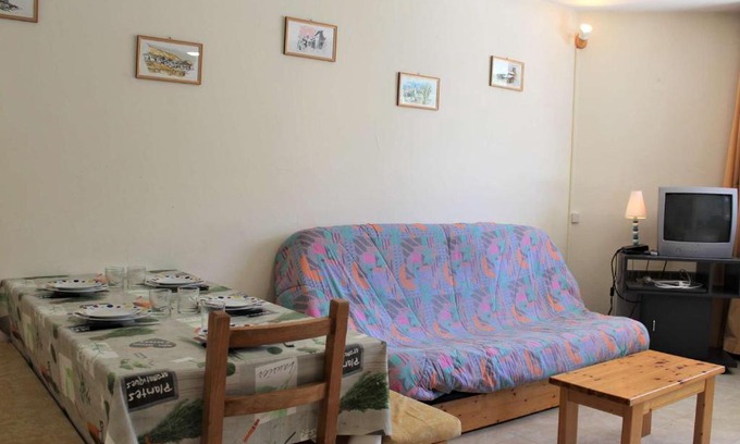 Les Claux Apartment | Studio-cabine+coin nuit 6 pers. à Vars Les Claux, balcon, proche pistes et commerces - FR-1-330B-106