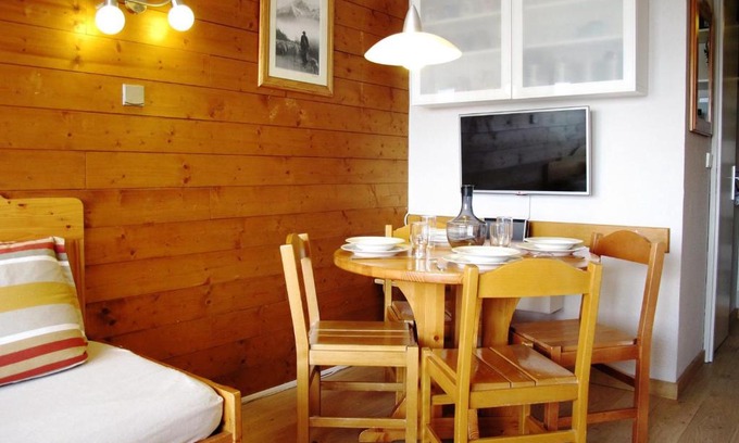 Avoriaz Apartment | Studio Cabine Rénové, Sud avec Balcon, Proche Commerces et Remontées Mécaniques à Morzine - FR-1-634-30