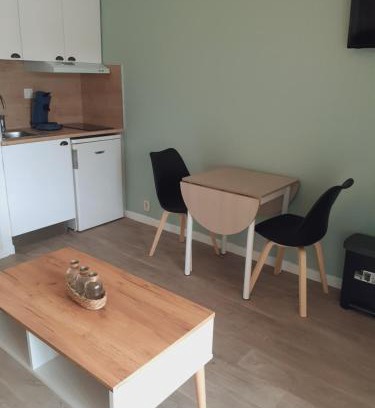 Balaruc-les-Bains Apartment | studio calme et paisible avec piscine et parking privé