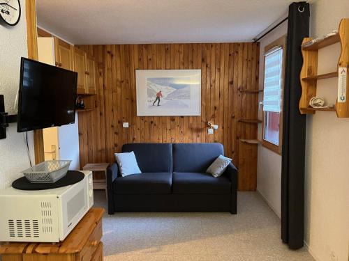 Montchavin Apartment | Studio chaleureux au centre, balcon, proche télécabine - FR-1-181-2827