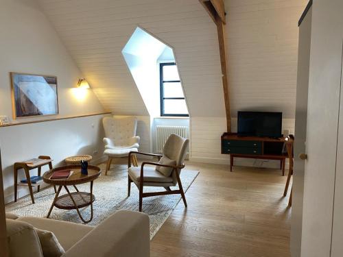 Sauzon Apartment | Studio charmant à Sauzon avec WiFi et vue port - FR-1-418-185