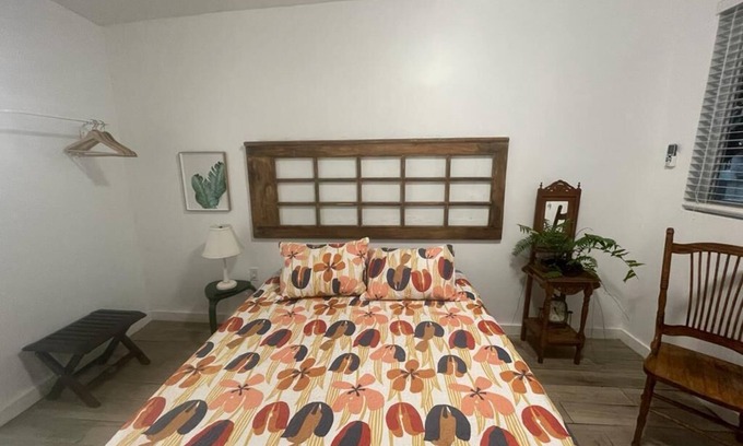 Coral Way Cottage | Studio close to Everything - 6S