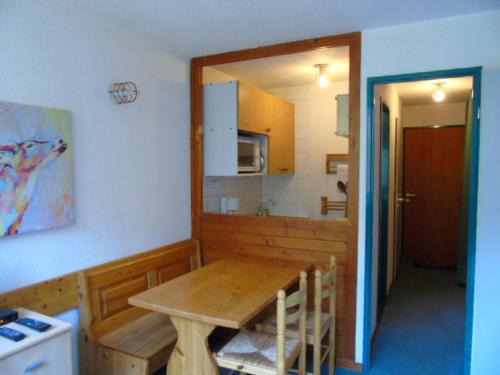 Valfrejus Apartment | Studio cosy à Valfréjus, proche télécabine et commerces, pour 2/3 personnes, draps inclus - FR-1-561-57