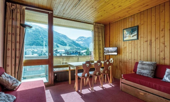 Le Cret Apartment | Studio de 25m² au 6ème étage, proche centre, balcon, Wifi, animaux acceptés - FR-1-694-264