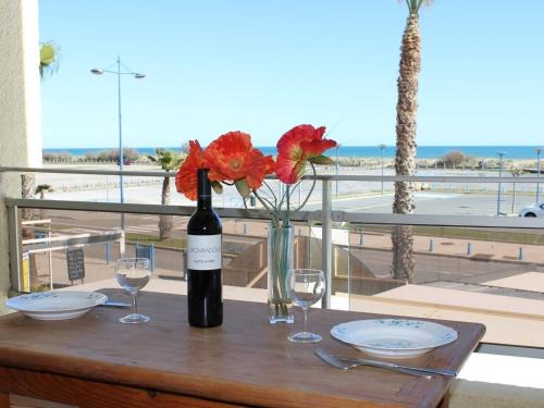 Fleury Apartment | Studio en Front de Mer à Saint-Pierre-la-Mer avec Loggia - 100m de la Plage, 200m du Centre - FR-1-229D-61