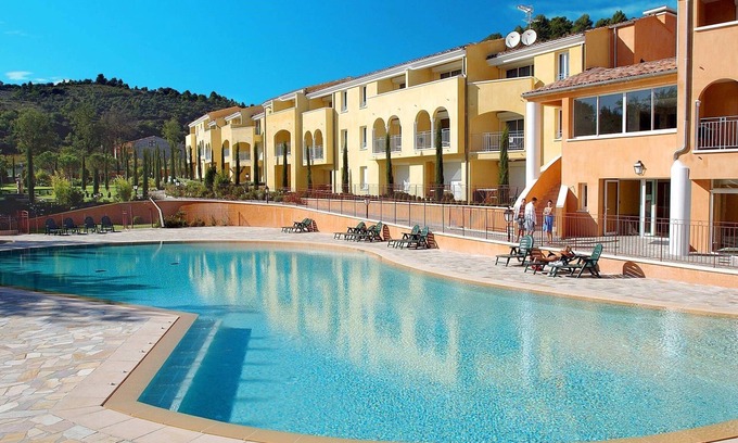 Greoux-les-Bains Apartment | Studio Equipé | Accès Bains à Remous + 3 piscines!