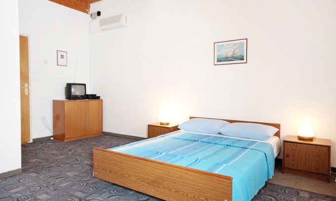 Vrsi Apartment | Studio flat with balcony and sea view Vrsi - Mulo, Zadar (AS-5796-a)