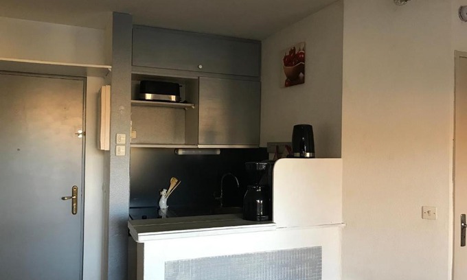 Greoux-les-Bains Apartment | Studio Garriguette, parking gratuit, ascenseur, 2 personnes, lit 2 places