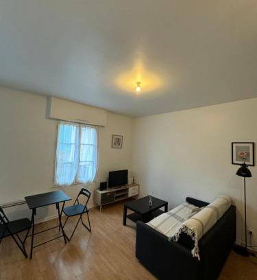 Conflans-Sainte-Honorine Apartment | Studio idéal Gare & Centre-Ville