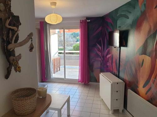 La Faviere Apartment | Studio idéal séjour en amoureux rez de jardin proche plage