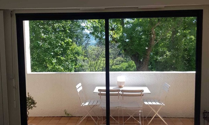 Ciboure Apartment | Studio in a green setting 800 m from the beach
