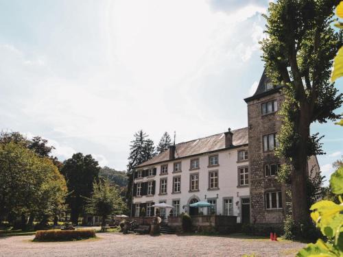Aywaille House | Studio in Castle by Amblève River Aywaille, cleaning included