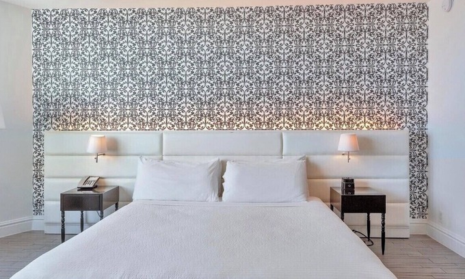 Flamingo/Lummus Hotel | Studio in South Beach with best Sunset s ever . BTR008203-11-2019. CND2332048.