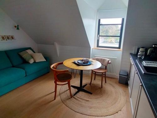 Sauzon Apartment | Studio moderne à Sauzon avec WIFI et vue sur le port - FR-1-418-189