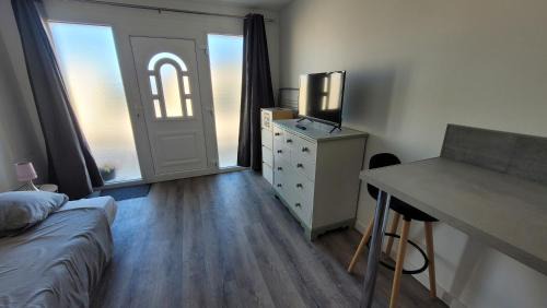 Tarbes Apartment | Studio NEUF et élégant avec CLIM