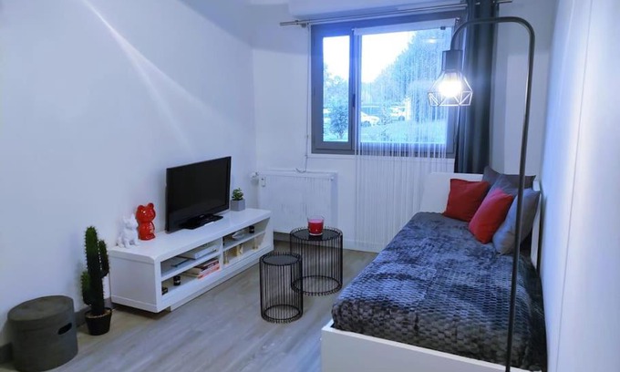 Beaulieu - Maladrerie - Saint-Paul Apartment | Studio & Parking privé proximité Hypercentre