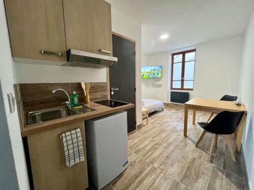 Saint-Fons Apartment | Studio rénové à 15 min de Lyon
