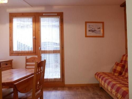 Montchavin Apartment | Studio rénové Montchavin - 2 pers, proche pistes et commerces, terrasse sud/ouest - FR-1-329-40