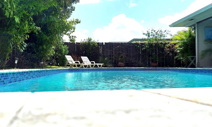 Palm Aire Village West Apartment | Studio Swim-up . Near the best beaches of South Florida.