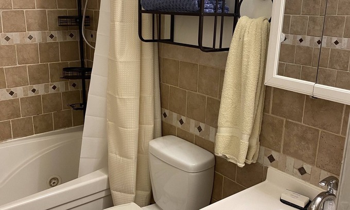 Morgantown Apartment | Studio Unit ONLY 10 Minutes to WVU!