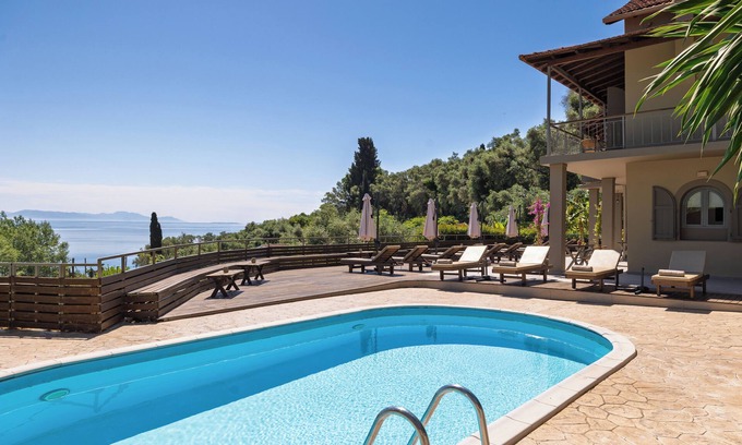 Dafnata Hotel | Studio with Garden View and Communal Pool