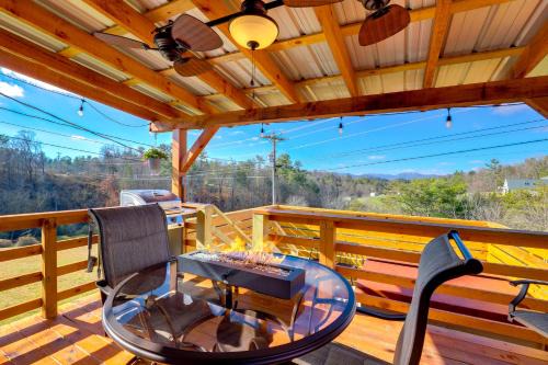 Marshall Apartment | Studio with Loft, Hot Tub and Views in Marshall!