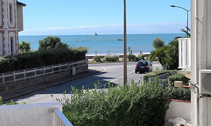 Royan Apartment | Studio with sea view Plage Grande Conche + Balcony with sea view 30m from beach