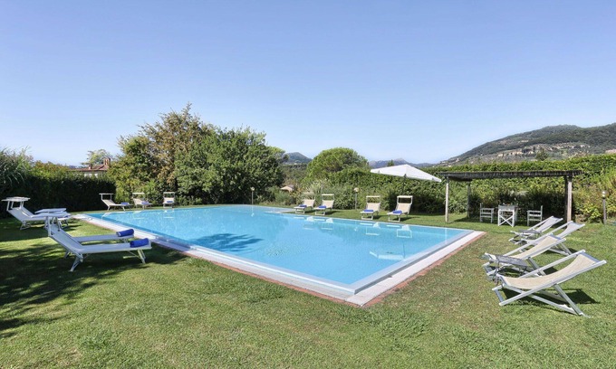 Lucca Villa | Stunning villa for 20 people with WIFI, private pool, A/C, TV and parking, close to Lucca
