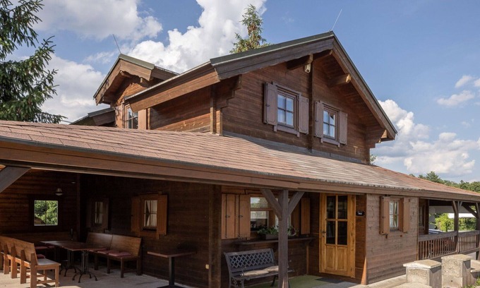 Dolni Branna House | Stunning private villa for 8 people with WIFI, hot tub, TV, terrace, pets allowed and parking