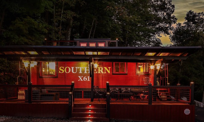 Saluda Cottage | Stunning 1927 Historic RR Caboose X61 Train car with Master Suite Sleeps 4