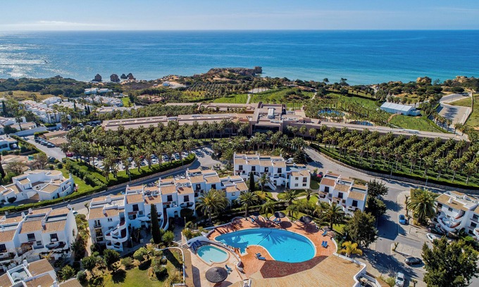 Albufeira Apartment | Stunning 2 bed apt in Sao Rafael, A/C - 5 mins from beach