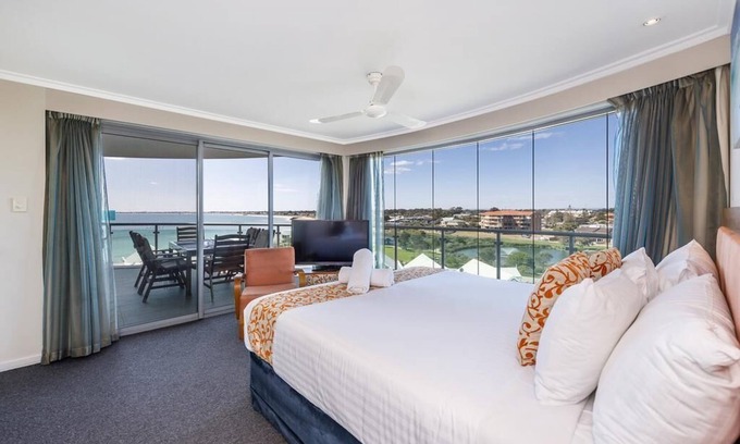 Mandurah Condo | Stunning 270 degrees view of the Ocean, Beach & Marina Views