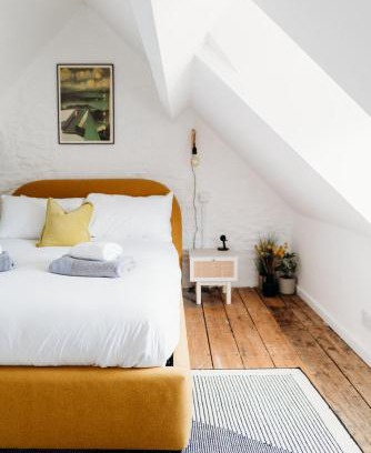 Malmesbury House | Stunning 2BD in the Heart of Malmesbury!